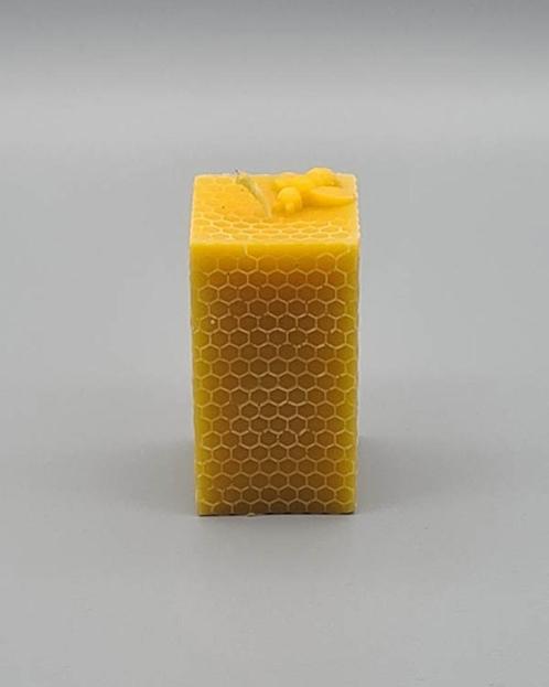 Vierkante Gele Kaars van Bijenwas, Huis en Inrichting, Woonaccessoires | Kandelaars en Kaarsen, Nieuw, Minder dan 25 cm, Overige materialen