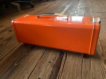 Vintage peperkoekblik brabantia in kleur oranje beschikbaar voor biedingen