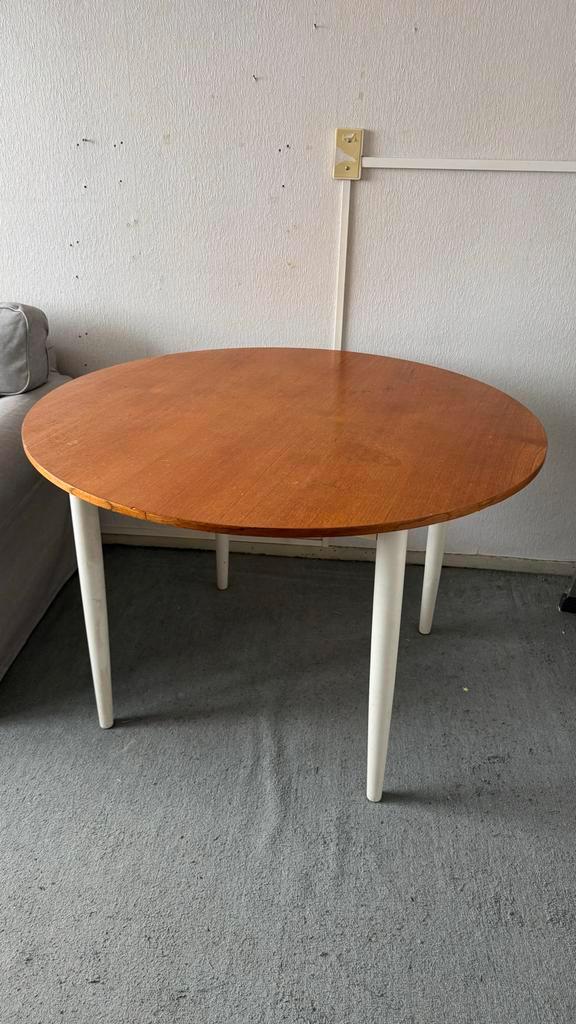 Houten vintage ronde eettafel, Huis en Inrichting, Tafels | Eettafels, Gebruikt, 50 tot 100 cm, 100 tot 150 cm, Vier personen