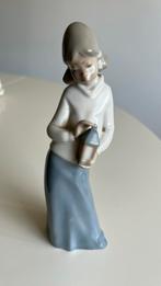 Lladro beeld meisje met de lantaarn, Ophalen of Verzenden, Zo goed als nieuw, Mens