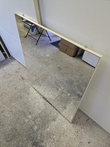 Grote randloze wandspiegel – 79 x 97,5 cm – in goede staat beschikbaar voor biedingen