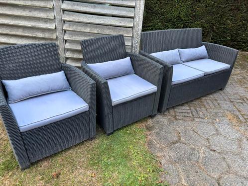 2 stoelen met kussentjes + gratis bankje met kussentjes, Tuin en Terras, Tuinsets en Loungesets, Gebruikt, Tuinset, Kunststof