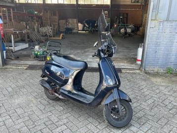 GTS Toscana scooter 2021 – Inclusief helm beschikbaar voor biedingen
