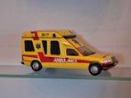 Gezocht: Miniroute Mercedes-Benz ambulance, Hobby en Vrije tijd, Modelauto's | 1:43, Ophalen of Verzenden, Zo goed als nieuw, Auto