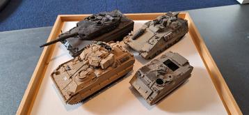 Militairia, diverse modellen: tank en gevechtsvoertuigen. beschikbaar voor biedingen