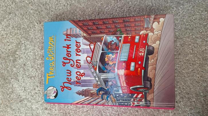 T. Stilton - New York in rep en roer (9), Boeken, Kinderboeken | Jeugd | onder 10 jaar, Zo goed als nieuw, Fictie algemeen, Ophalen of Verzenden