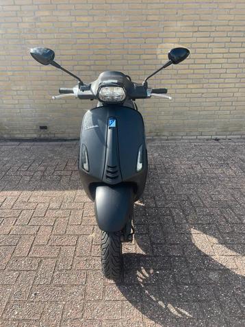 Vespa Sprint Notte 2019 45KM brom beschikbaar voor biedingen