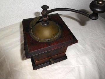 Antieke Koffiemolen in nette en goede staat. beschikbaar voor biedingen