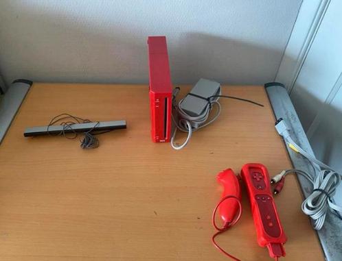 Nintendo wii rood, Spelcomputers en Games, Spelcomputers | Nintendo Wii, Gebruikt, Met 2 controllers, Ophalen of Verzenden