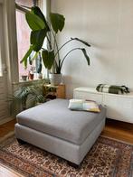Gratis Grijze Poef / Hocker, Huis en Inrichting, Banken | Voetenbanken en Poefen, Ophalen, Gebruikt, Vierkant, 75 tot 100 cm