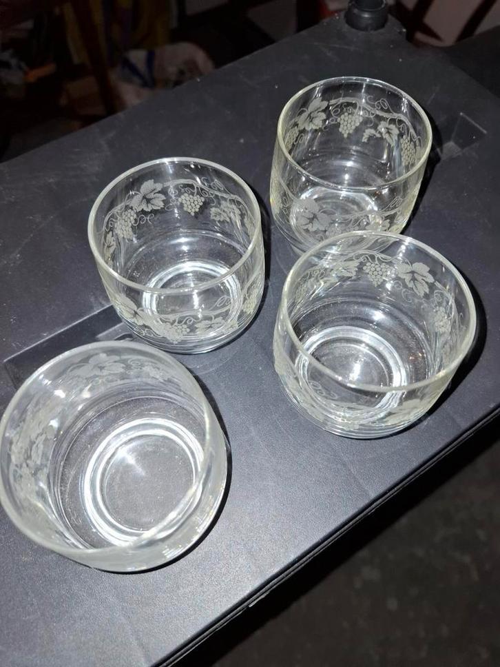 4 Antieke Glaasjes met Druivenrank Motief, Antiek en Kunst, Antiek | Glas en Kristal, Ophalen of Verzenden