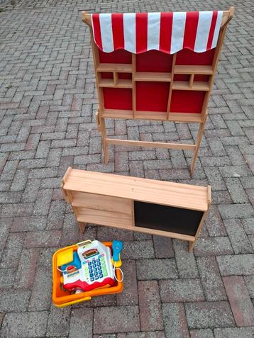 Een leuk schattig winkeltje met wat basis producten en kassa beschikbaar voor biedingen