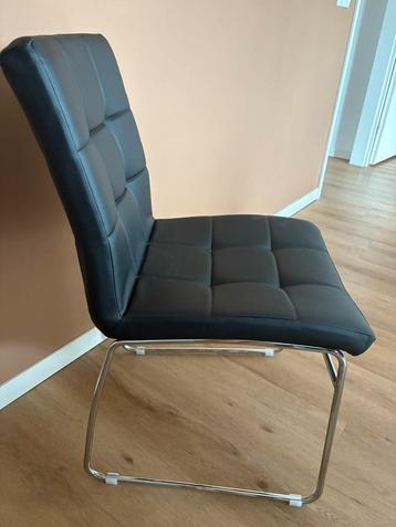 Eetkamer stoelen beschikbaar voor biedingen
