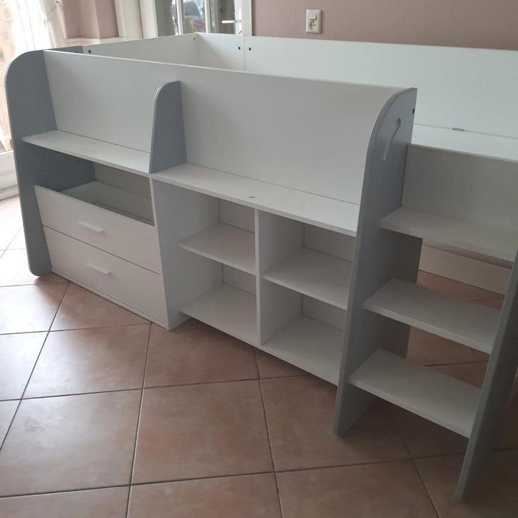 Halfhoogslaper met veel speelruimte / opbergruimte, Kinderen en Baby's, Kinderkamer | Stapelbedden en Hoogslapers, Zo goed als nieuw