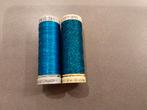 2 klosjes gutermann blauw glim / metallic, Ophalen of Verzenden, Zo goed als nieuw, Knoop of Knopen