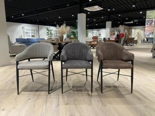 nu of nooit! Armstoel Clay. Stof: Goldy & Miami, Huis en Inrichting, Stoelen, Zo goed als nieuw, Vijf, Zes of meer stoelen, Metaal