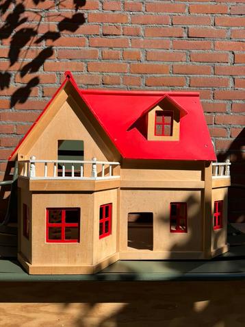 Poppenhuis beschikbaar voor biedingen