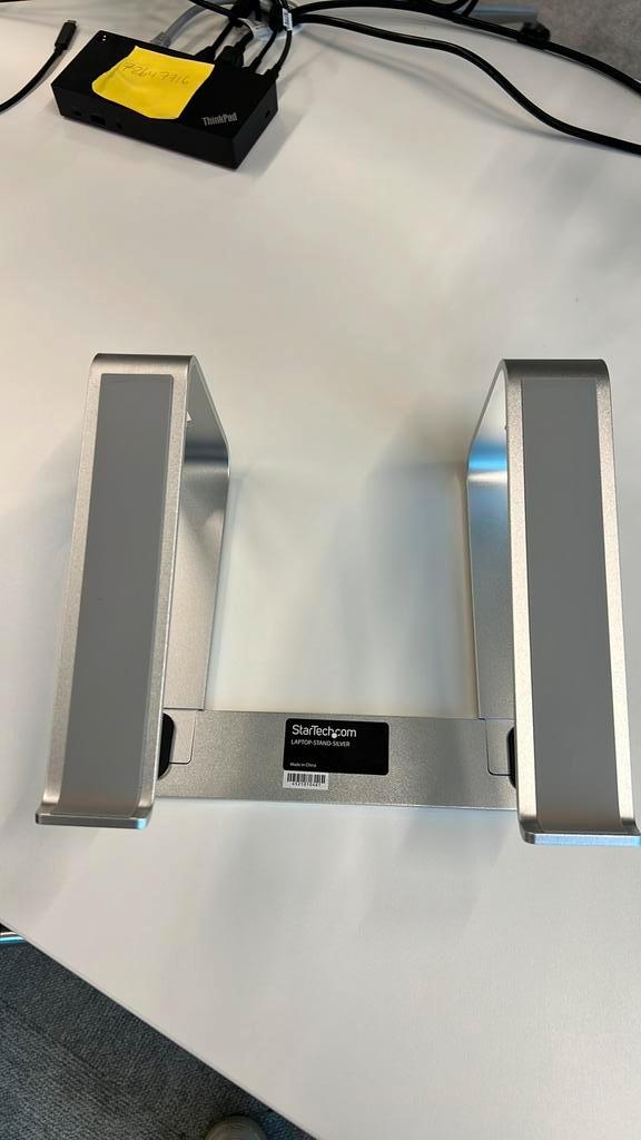 Laptop stand silver StarTechcom, Computers en Software, Laptoptafels, Zo goed als nieuw, Ophalen of Verzenden