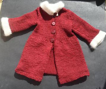 Handgebreide poppen jasje bordeaux met wit beschikbaar voor biedingen