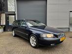 Nieuwstaat Volvo V70 2.4 5 cilinder / nieuwe distributie, Auto's, Volvo, Voorwielaandrijving, Blauw, Leder en Stof, V70