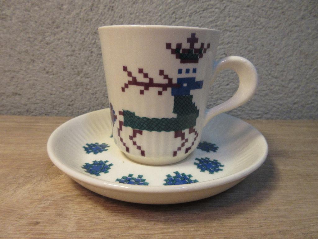 Vintage Figgjo Flint Menu kop en schotel geborduurd hert, Huis en Inrichting, Gebruikt, Ophalen of Verzenden, Overige stijlen