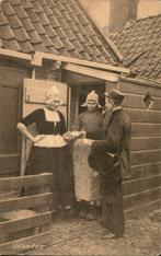 Volendam Postbode briefbesteller klederdracht st 1912, Verzamelen, Ansichtkaarten | Themakaarten, Verzenden, Voor 1920, Gelopen