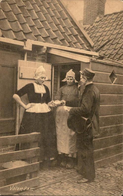 Volendam Postbode briefbesteller klederdracht st 1912, Verzamelen, Ansichtkaarten | Themakaarten, Gelopen, Voor 1920, Klederdracht