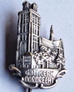 Dordrecht - Grote kerk speldje zilverkleurig, Verzamelen, Speldjes, Pins en Buttons, Verzenden, Zo goed als nieuw, Stad of Land