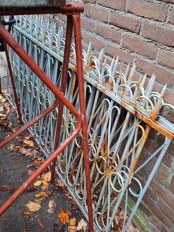 Oud antiek hekwerk gesmeed  hekken  beschikbaar voor biedingen