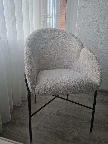 6 bouclé eetkamerstoelen – moderne stijl beschikbaar voor biedingen
