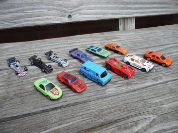 12 oude auto's. Kleine wagentjes.  beschikbaar voor biedingen