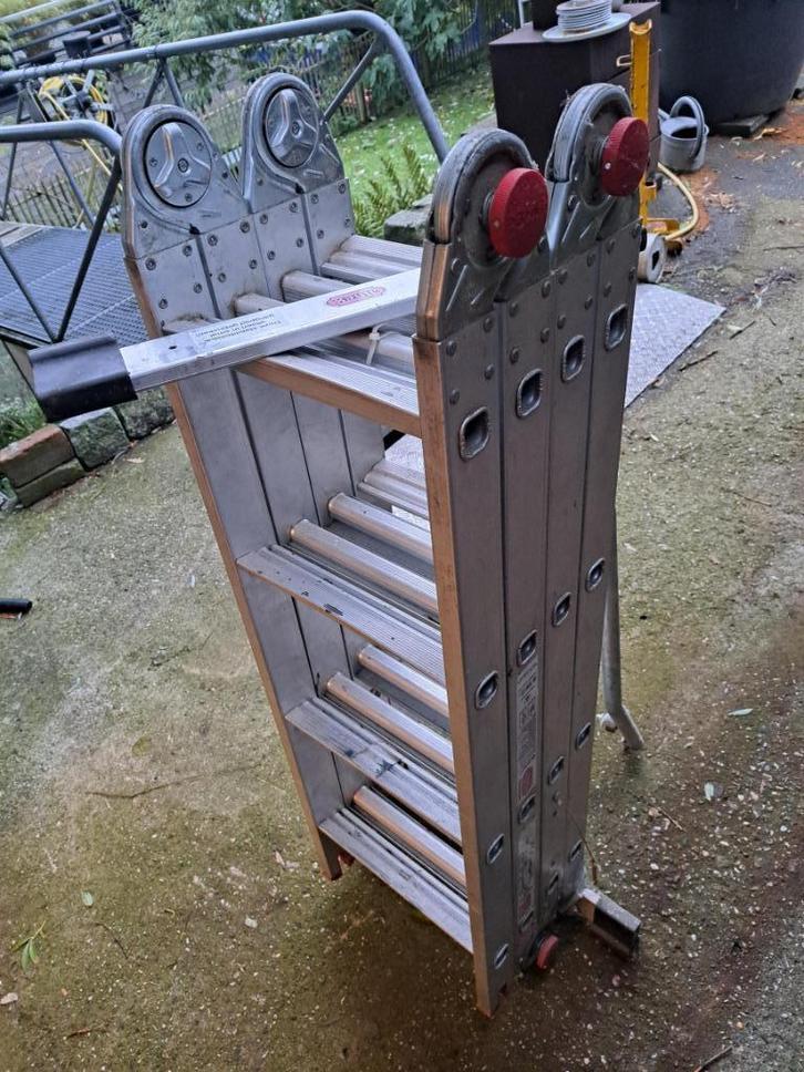 Vouwladder Altrex 4x4 treden, Doe-het-zelf en Verbouw, Ladders en Trappen, Zo goed als nieuw, Ladder, 4 meter of meer, Opvouwbaar of Inschuifbaar