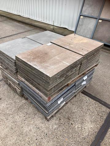 20 M2. Tegels 60x60 beschikbaar voor biedingen
