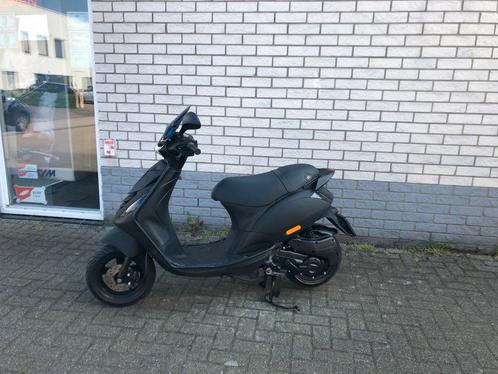 GAVE PIAGGIO ZIP SP 45 4-TAKT MAT ZWART BROM  BJ2016 6000KM, Fietsen en Brommers, Scooters | Piaggio