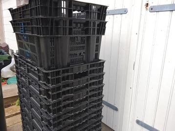 kunstof kratten nestbaar beschikbaar voor biedingen