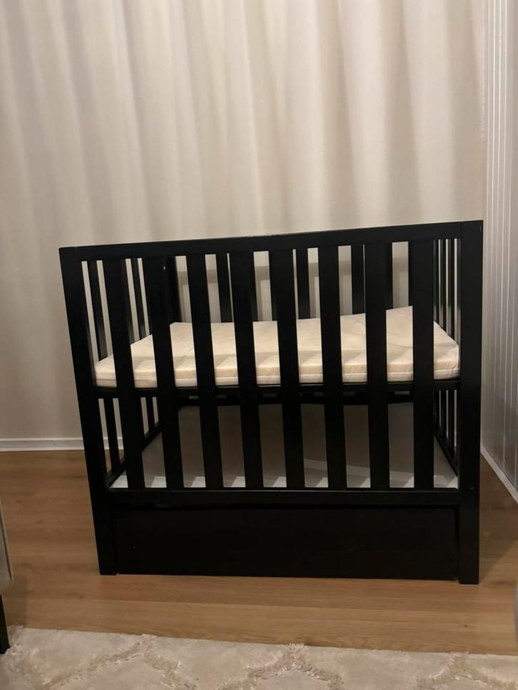 Zwart box inclusief matras, Kinderen en Baby's, Boxen, Zo goed als nieuw, Lade, Ophalen