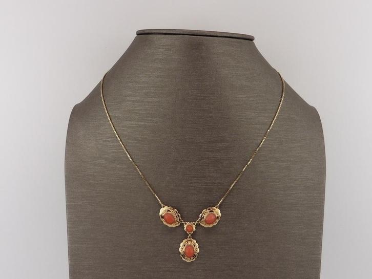 Gouden choker met bloedkoraal                            G12, Sieraden, Tassen en Uiterlijk, Kettingen, Gebruikt, Goud, Rood, Ophalen of Verzenden