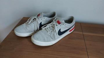 Sneaker Nike Sb Maat 43 beschikbaar voor biedingen