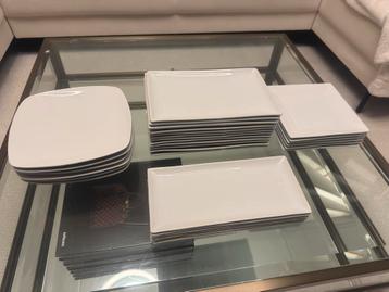 Divers horeca-servies, voor restaurants, cafés en catering. beschikbaar voor biedingen