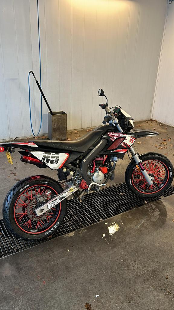 Derbi senda 50cc, Fietsen en Brommers, Brommers | Derbi, Zo goed als nieuw, Ophalen