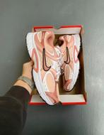 Nike V5 Runner Washed Coral - 43, Kleding | Heren, Schoenen, Nl, Overige kleuren, Nike, Nieuw
