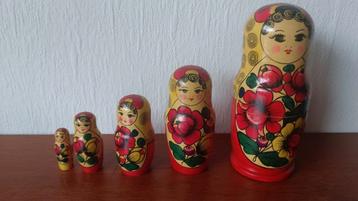 Brocante Matroesjka Poppen - 5 stuks beschikbaar voor biedingen