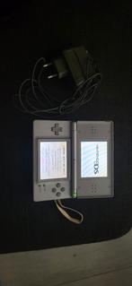 Nintendo DS Lite + Oplader en beschermhoes, Spelcomputers en Games, Ophalen, Gebruikt, DS Lite, Zilver