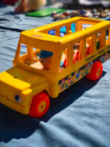 Fisher Price schoolbus met poppetjes. beschikbaar voor biedingen