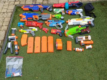 Collectie van 14 Nerf Guns en Automatische geweren  + extras beschikbaar voor biedingen