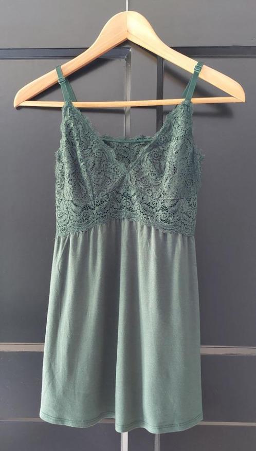ZGAN Groen (nacht)hemd met kant in maat M Hunkemöller €10,-, Kleding | Dames, Ondergoed en Lingerie, Hemd, Groen, Ophalen of Verzenden