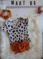Setje 3-delig panter oker short met haarband maat 86, Ophalen of Verzenden, Gebruikt, Meisje, Setje