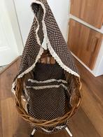 Vintage rotan poppenwieg met bekleding, Ophalen of Verzenden, Gebruikt, Overige typen