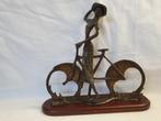 Bronzen beeld vrouw met fiets., Ophalen of Verzenden, Zo goed als nieuw