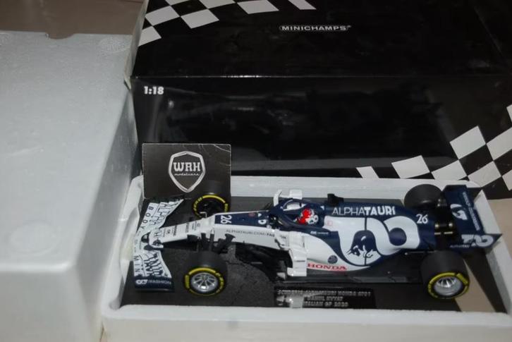 SALE !! 1:18 ALPHATAURI AT01 KVYAT F1 Minichamps in box WRH, Hobby en Vrije tijd, Modelauto's | 1:18, Zo goed als nieuw, Auto